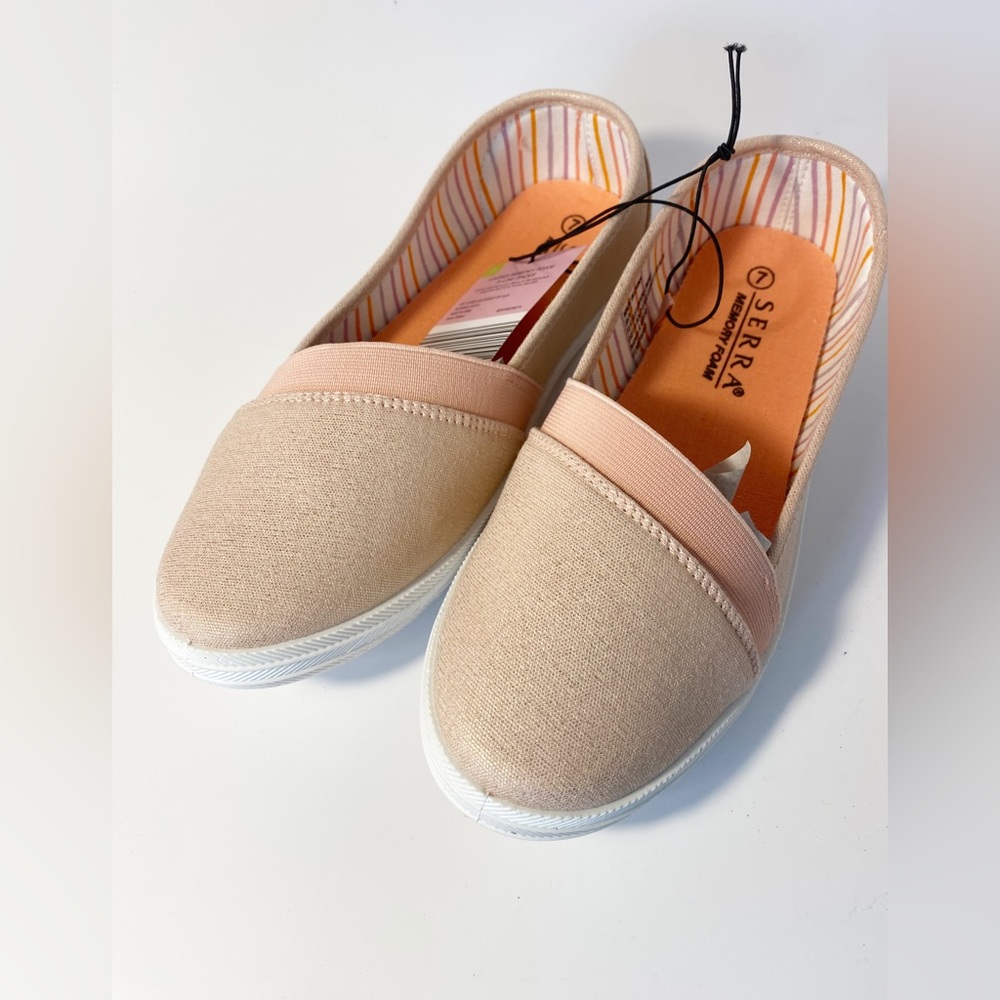 New in box Serra Ladies' Memory Foam A-Line Shoes pink size 7